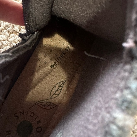 Earth Origins Tate Suede Grey Ankle Boots w/ Knit Cuff, Cushioning, & Block Heel - Picture 8 of 8